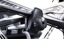 stabilne uchwyty ram z gumową wyściółką umożliwiają przewożenie różnych typów bicykli